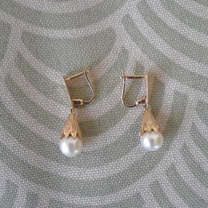 Vintage 14k solid gold cultured pearl earrings